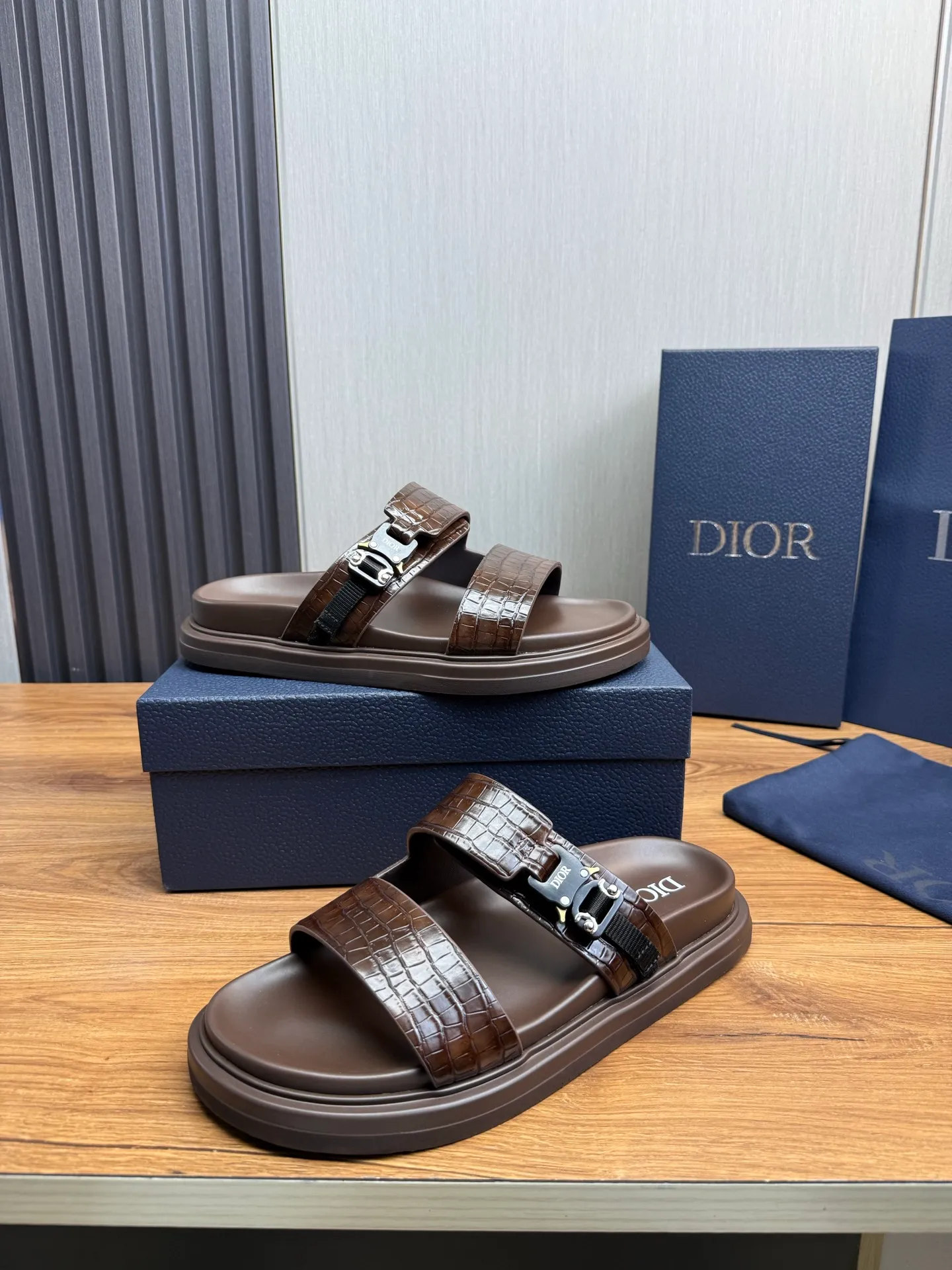 Men's shoes 300💰 Dior. Men's slippers🩴 Official website 1:1 production 38-45 size 45 46 🉑️Customized original material shipped✅